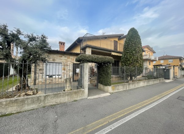 casa indipendente in vendita a Stezzano