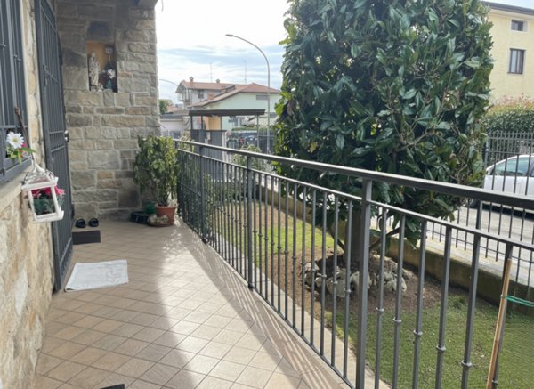 casa indipendente in vendita a Stezzano