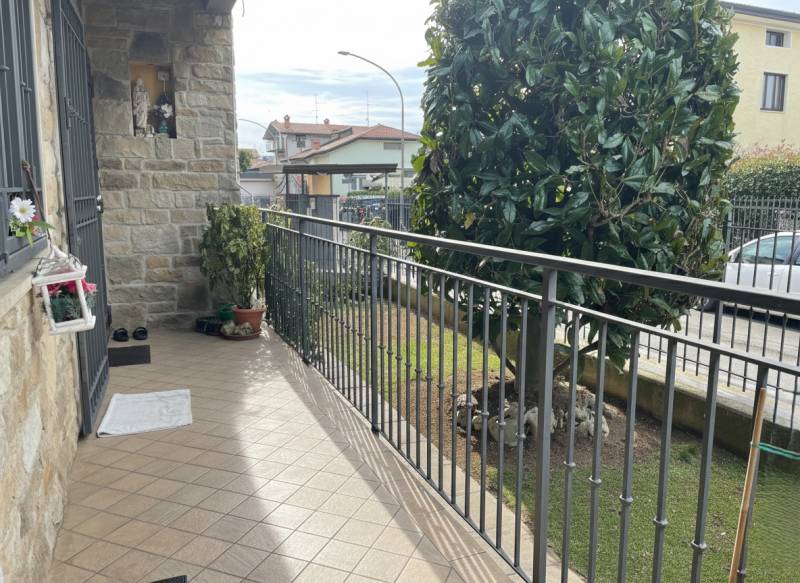 casa indipendente in vendita a Stezzano