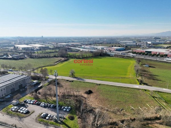 terreno edificabile in vendita a Stezzano