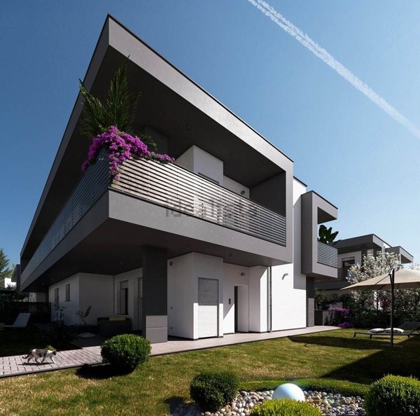 casa indipendente in vendita a Stezzano