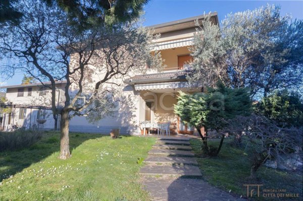 casa indipendente in vendita a Stezzano