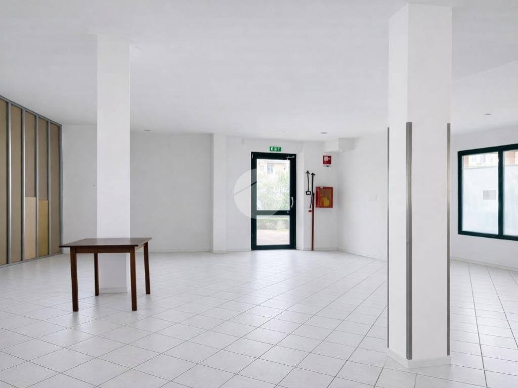 negozio in vendita a Stezzano