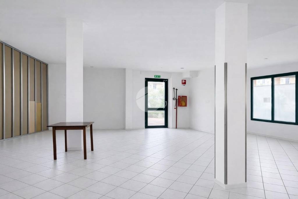 negozio in vendita a Stezzano