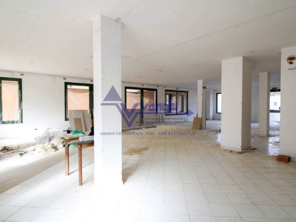 negozio in vendita a Stezzano