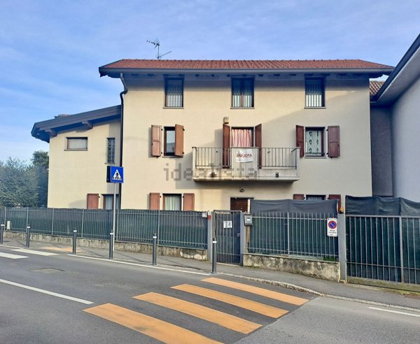 casa indipendente in vendita a Stezzano