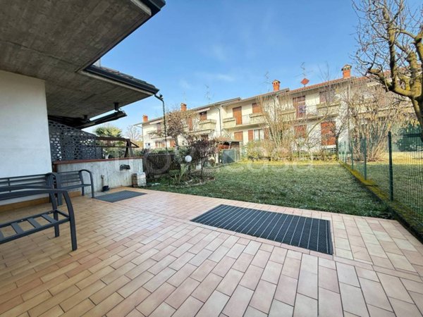 casa indipendente in vendita a Stezzano