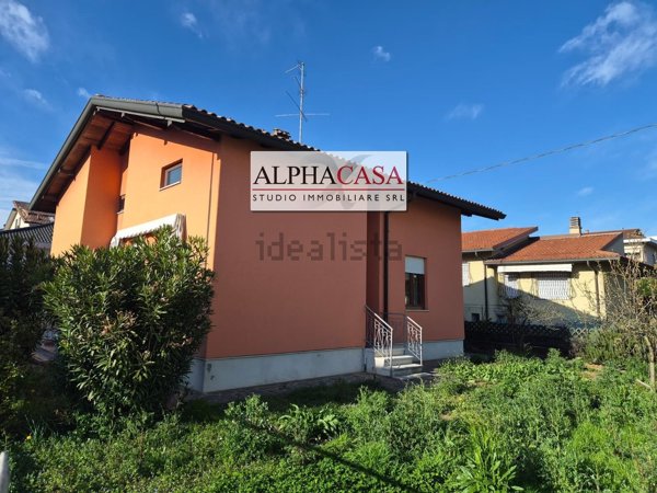 casa indipendente in vendita a Stezzano