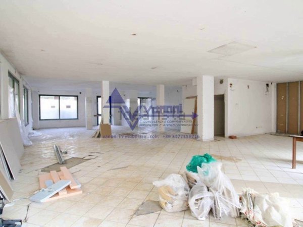 negozio in vendita a Stezzano