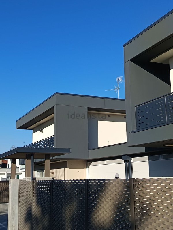 casa indipendente in vendita a Stezzano