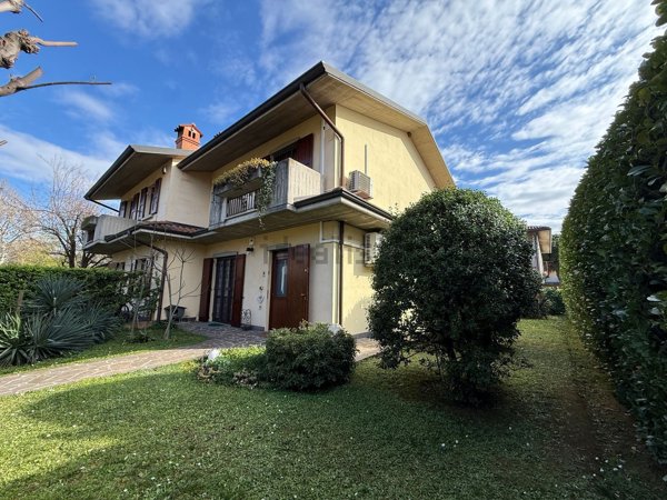 casa indipendente in vendita a Stezzano