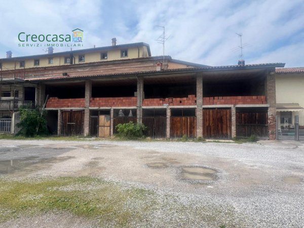 casa indipendente in vendita a Stezzano