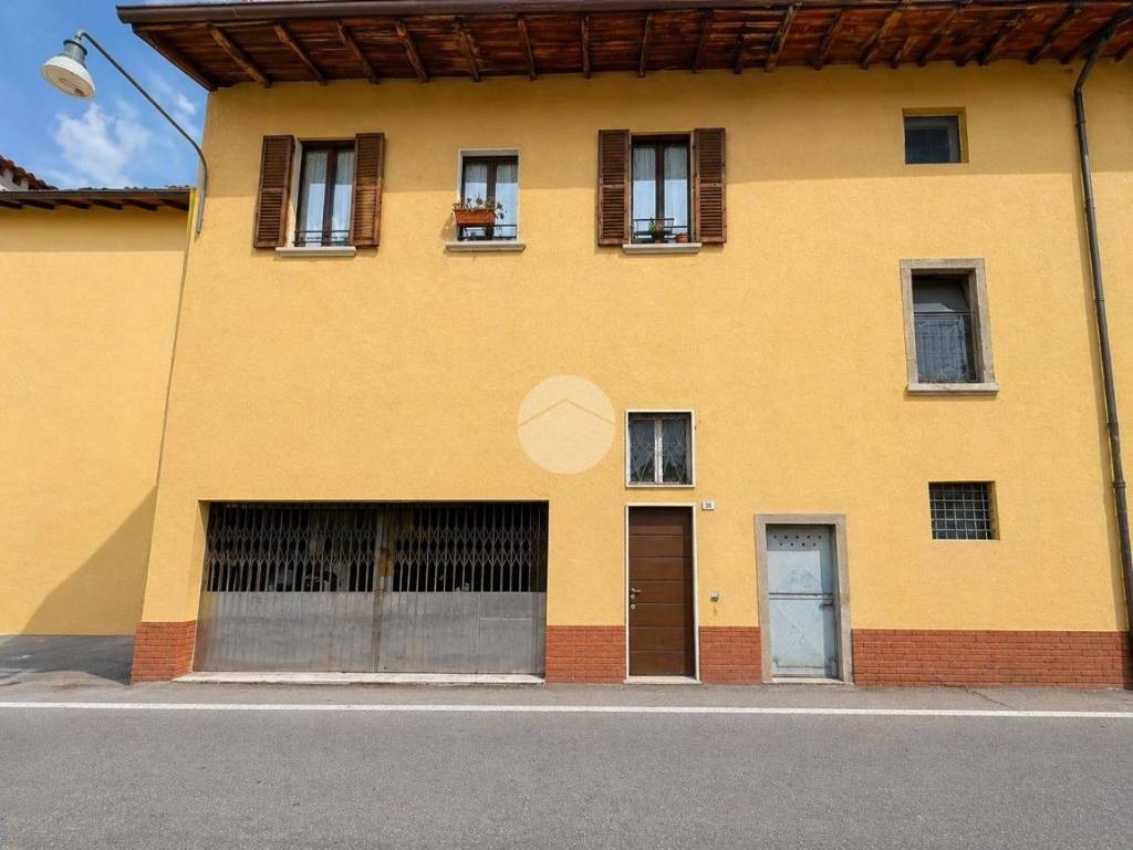 locale commerciale in vendita a Stezzano