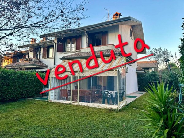 casa indipendente in vendita a Stezzano