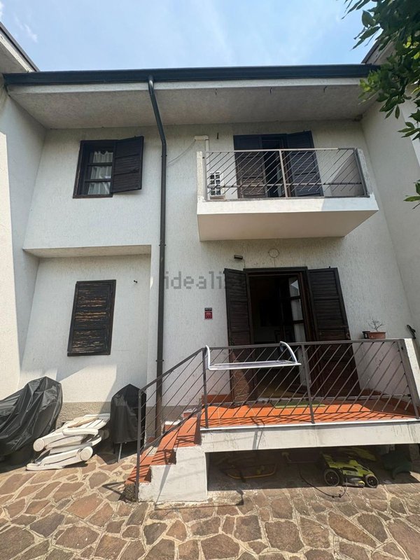 casa indipendente in vendita a Stezzano