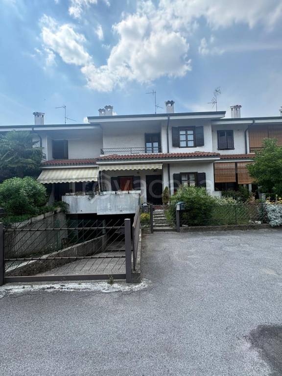 casa indipendente in vendita a Stezzano