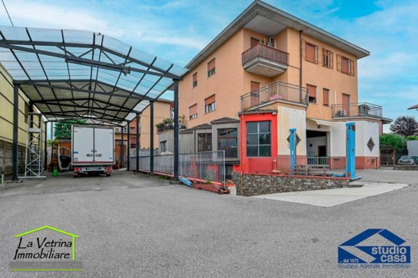 locale commerciale in vendita a Stezzano