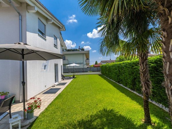 casa indipendente in vendita a Stezzano