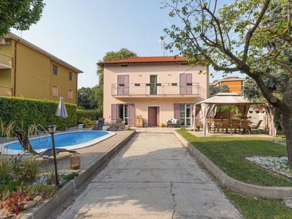 casa indipendente in vendita a Stezzano