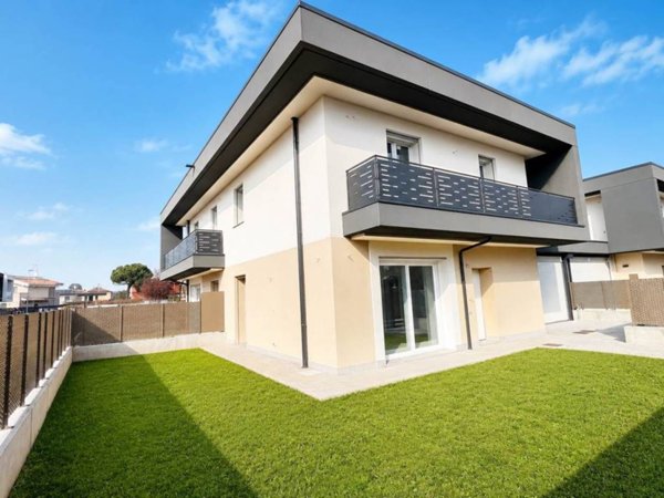casa indipendente in vendita a Stezzano