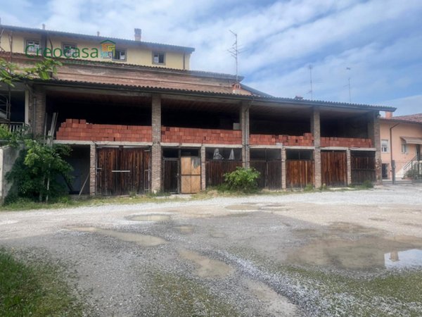 casale in vendita a Stezzano