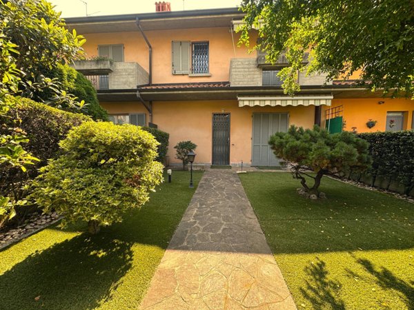 casa indipendente in vendita a Stezzano