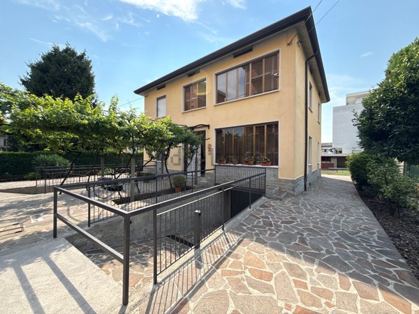 casa indipendente in vendita a Stezzano