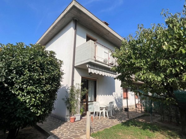 casa indipendente in vendita a Stezzano