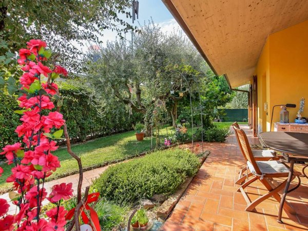 casa indipendente in vendita a Stezzano