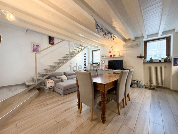casa indipendente in vendita a Stezzano