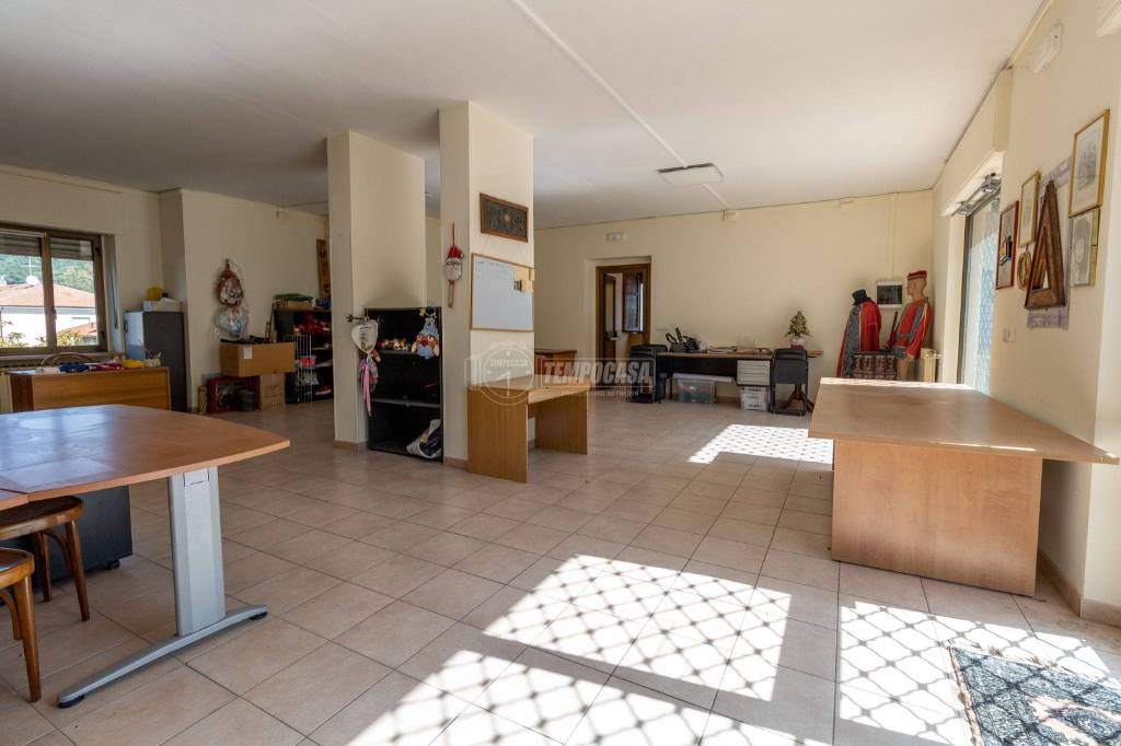 negozio in vendita ad Avigliana