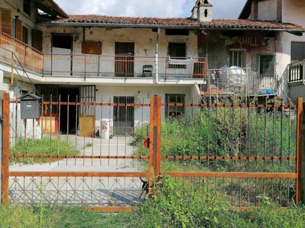 casa indipendente in vendita ad Avigliana in zona Drubiaglio