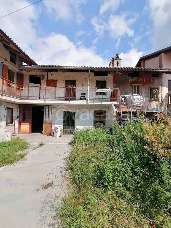 casa indipendente in vendita ad Avigliana in zona Drubiaglio