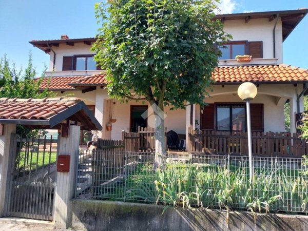 casa indipendente in vendita ad Avigliana in zona Drubiaglio