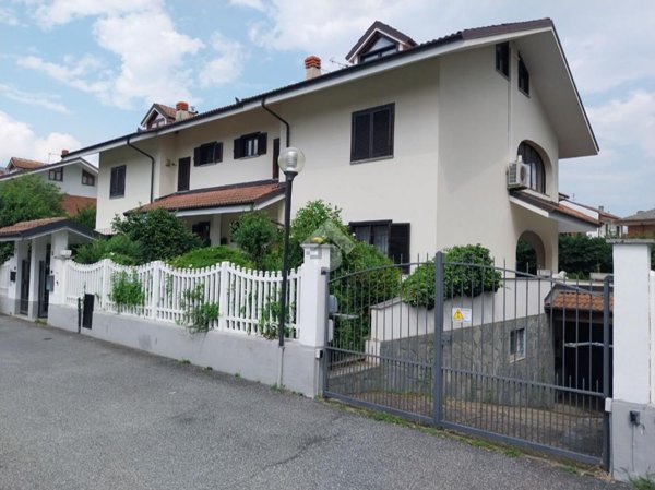 casa indipendente in vendita ad Avigliana