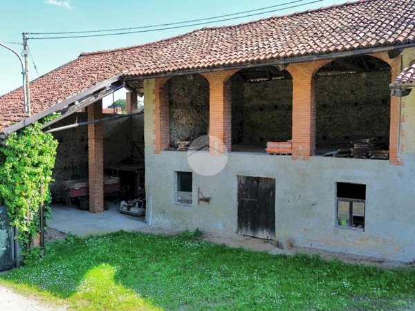 casale in vendita ad Avigliana in zona Battagliotti