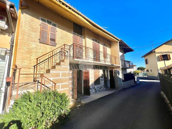 casa indipendente in vendita ad Avigliana in zona Drubiaglio