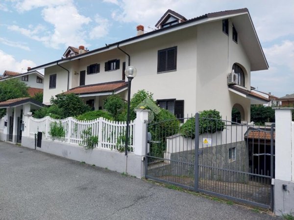 casa indipendente in vendita ad Avigliana