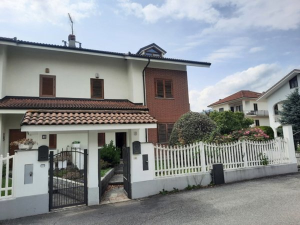 casa indipendente in vendita ad Avigliana