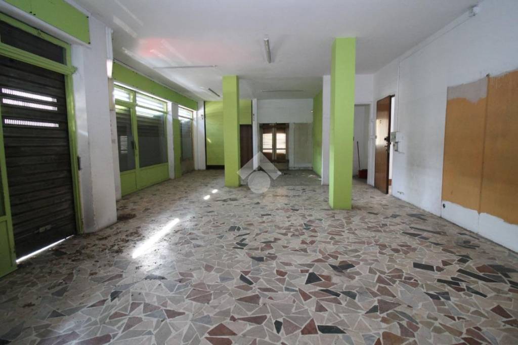 negozio in vendita ad Avigliana