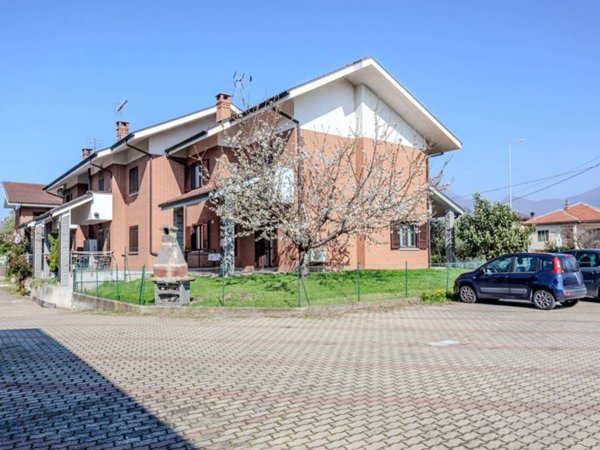 casa indipendente in vendita ad Avigliana in zona Drubiaglio