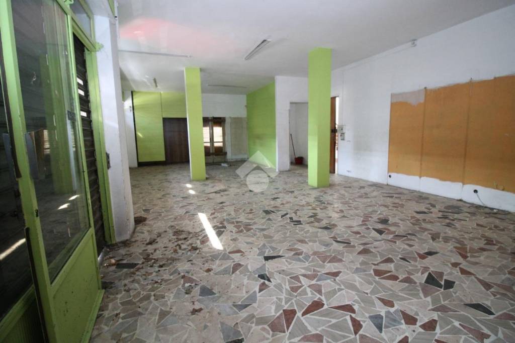 negozio in vendita ad Avigliana