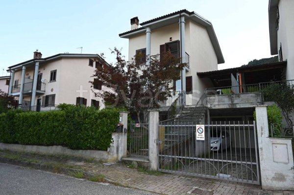 casa indipendente in vendita ad Avigliana in zona Bertassi