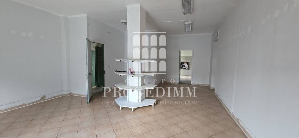 negozio in vendita ad Avigliana