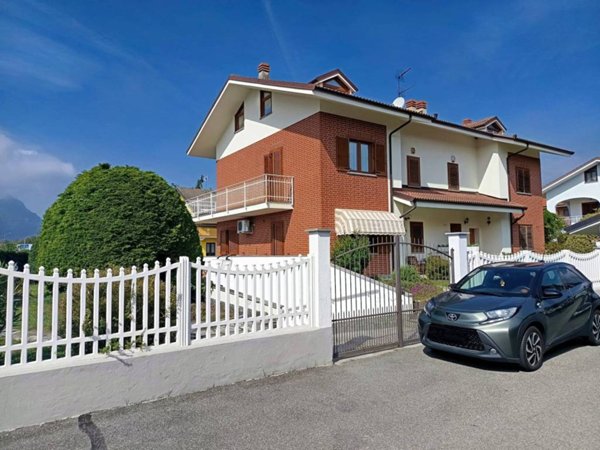 casa indipendente in vendita ad Avigliana in zona Grangia
