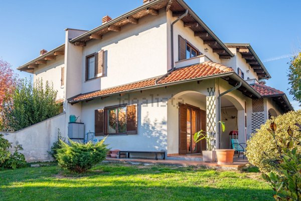 casa indipendente in vendita ad Avigliana in zona Drubiaglio