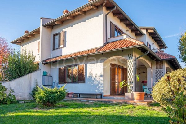 casa indipendente in vendita ad Avigliana in zona Drubiaglio