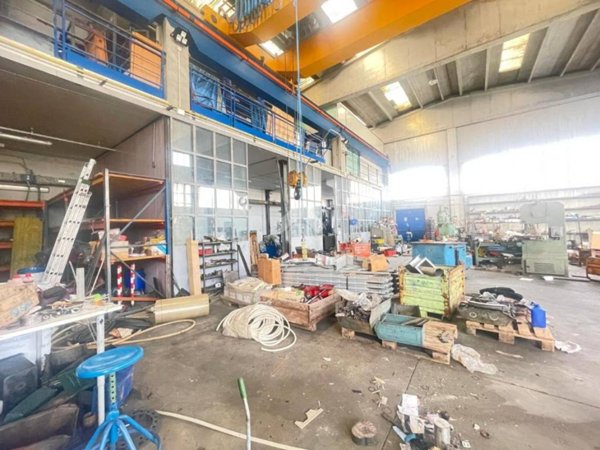 locale commerciale in vendita ad Avigliana