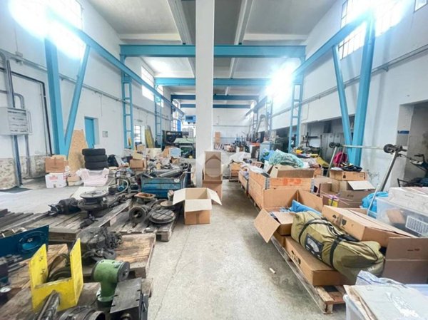 locale commerciale in vendita ad Avigliana