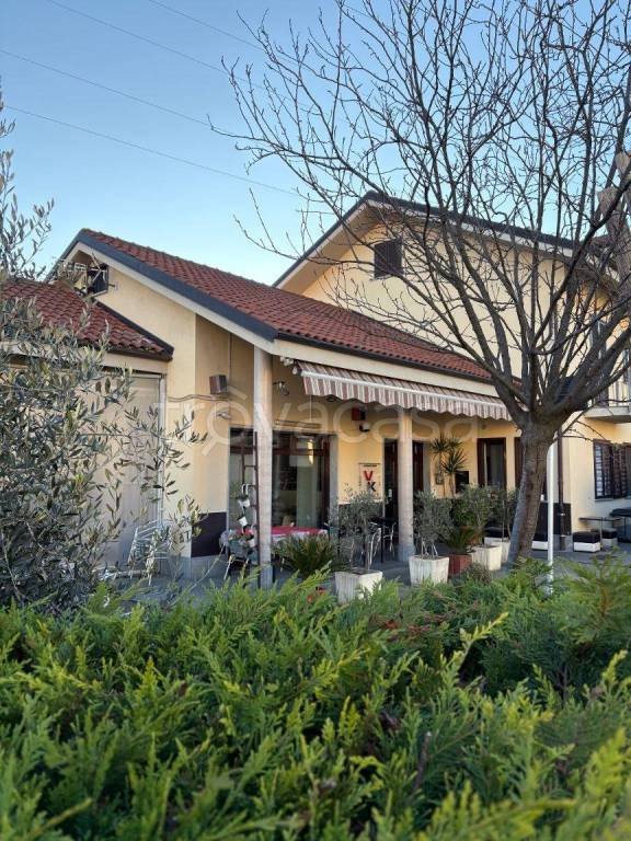 negozio in vendita ad Avigliana